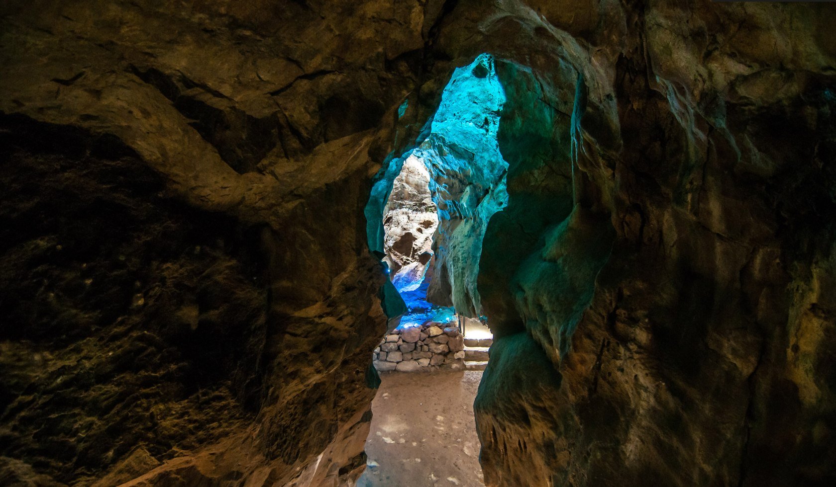 Dripstone Cave: View of the waterfall towards Brückmannsaal, © HEZ/ Günther Jentsch