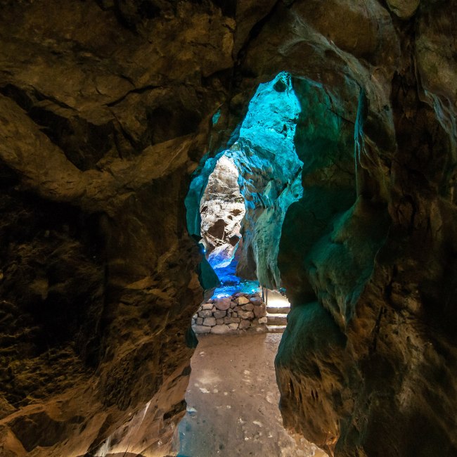 Dripstone Cave: View of the waterfall towards Brückmannsaal, © HEZ/ Günther Jentsch